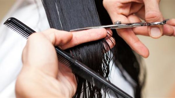 قص أطراف الشعر