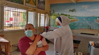 معلمو القاهرة يتلقون لقاح كورونا استعدادًا لانطلاق ماراثون الثانوية العامة والدبلومات