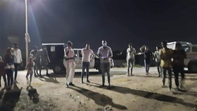 في وجود الشرطة.. 