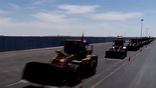 معدات مصرية بمعبر