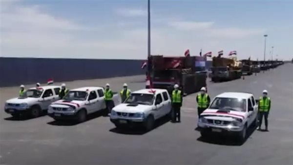 طواقم مصرية بمعبر