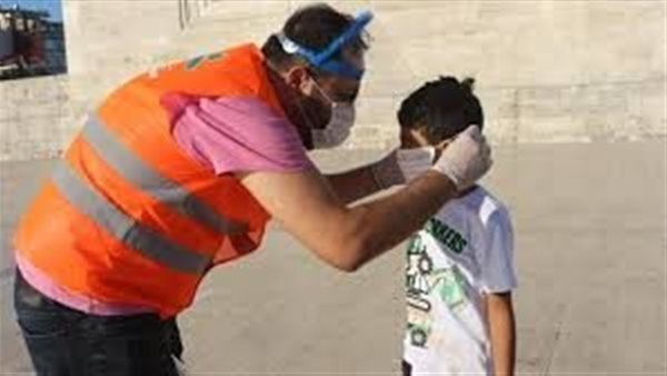 ارتداء الكمامة -