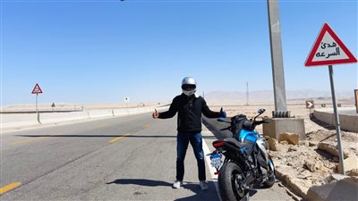 في يوم البيئة العالمي.. الرحالة المصري علي عبده ينطلق في رحلة لمسافة 1000 كم بدراجة كهربائية