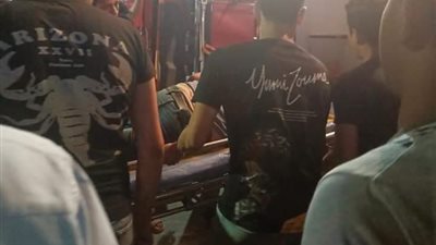 تصادم سيارتين ومصابين بطريق 