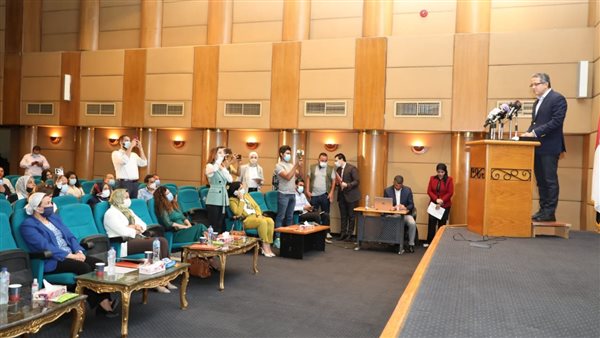 الدكتور خالد العناني