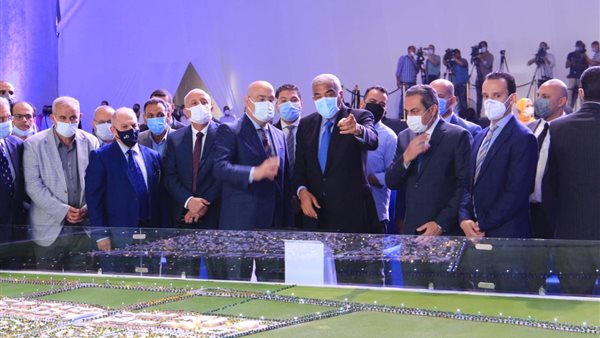 وزير الإسكان وهشام