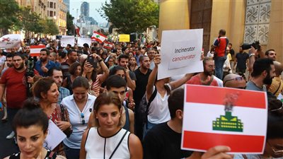 مظاهرات وسط العاصمة اللبنانية احتجاجًا على تردي الأوضاع