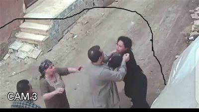 اعتداء وتهديد بالقتل.. سيدة تستغيث بعد طردها من منزلها بكرداسة (صور وفيديو)