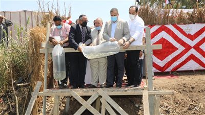 محافظ المنوفية يشهد إلقاء 2 مليون زريعة سمك بالبحر الفرعوني (صور)