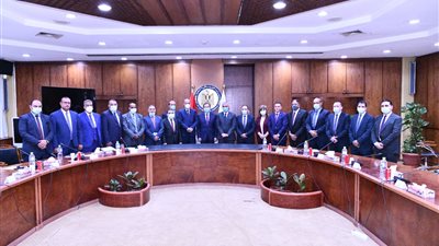 وزير البترول: دعم العنصر البشري وتوفير بيئة عمل ملائمة أهم أولوياتنا