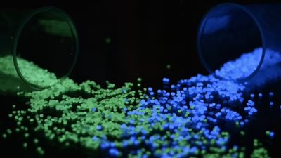 شركة بريطانية تطور طلاء فريدًا يتهوج لأكثر من 10 ساعات (صور)