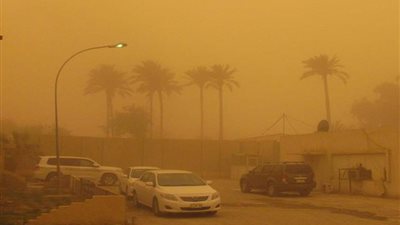 تعرف على أهم النصائح لقائدي السيارات أثناء القيادة في الرياح الترابية 