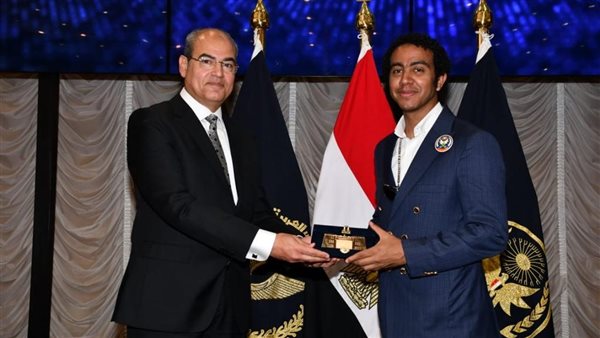 حسن غزالي أثناء تكريمه