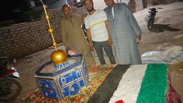 الشاب محمد وعلم فلسطين