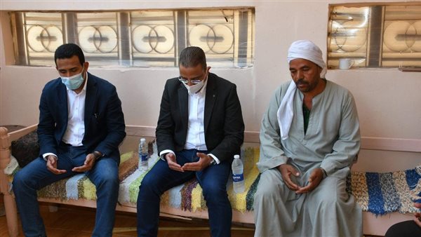 محافظ الفيوم يقدم