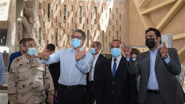 وزير السياحة والآثار