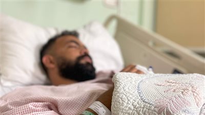 عزل خالد عليش وزوجته 7 أيام.. تفاصيل الإصابة المكتشفة على طائرة الإعلامي الشهير وموقفه الصحي