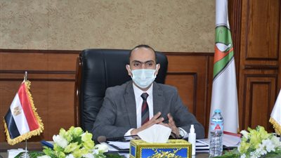 نائب محافظ سوهاج يجتمع باللجنة الفنية لمتابعة المراكز التكنولوجية لخدمة المواطنين