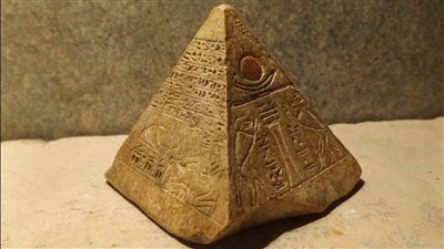 موقع ايباي الأمريكي يعرض 3 قطع فرعونية للبيع 