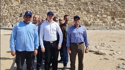 رئيس الوكالة الدولية لمكافحة المنشطات يزور منطقة أهرامات الجيزة 