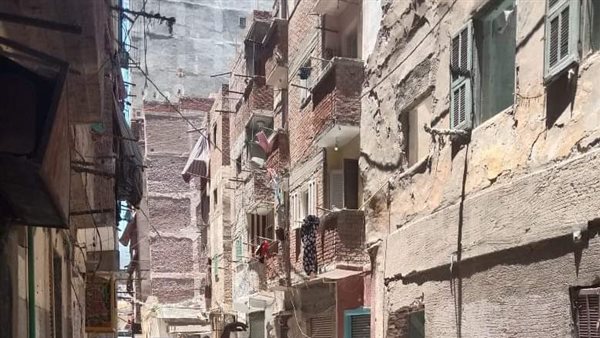 منازل آيلة للسقوط