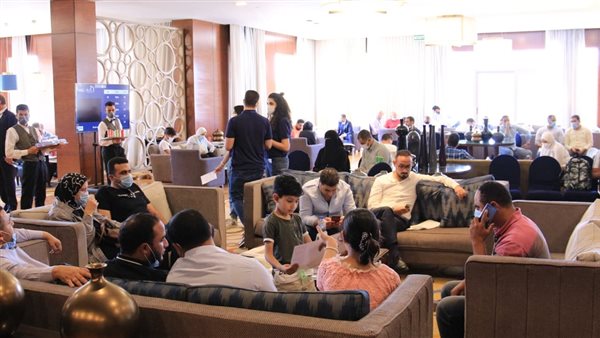 المواطنون خلال حجزهم