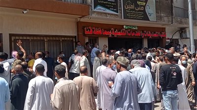 زحام وتكدس أمام 