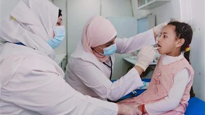 الكشف على 1800 من أهالي قرية حلوة بالمنيا