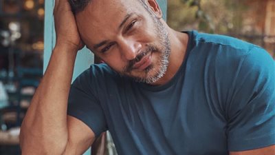 محمد عطية عن انتقادات الجمهور بعد وضعه الوشم: عمرو دياب جسمه كله تاتو