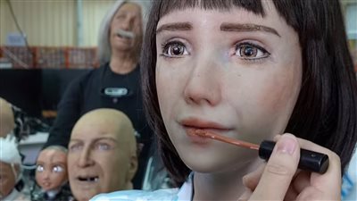  ابتكار ممرضة آلية للتفاعل مع كبار السن خلال فترة عزل كورونا (صور)