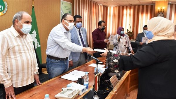 تسليم عقود وحدات