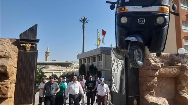 توك توك الشروق 