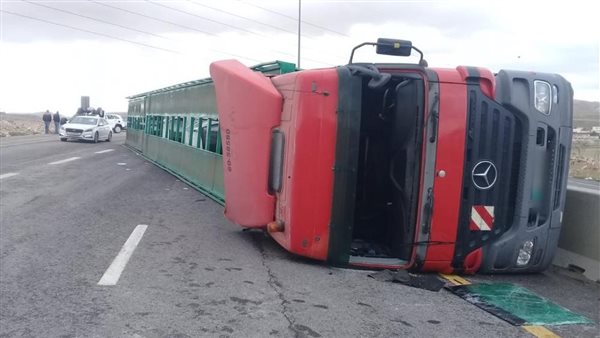 سيارة تريلا ارشيفية