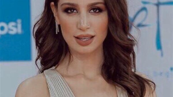 الفنانه ساره التونسي