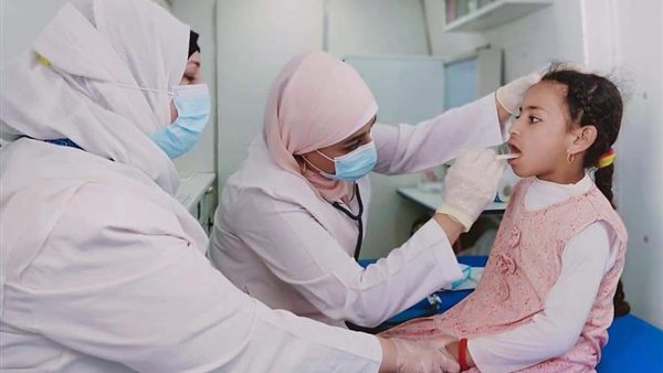 الكشف على أهالي قرية