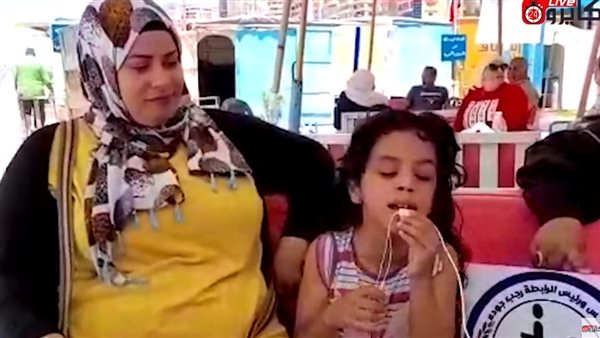 ساندي ووالدتها 