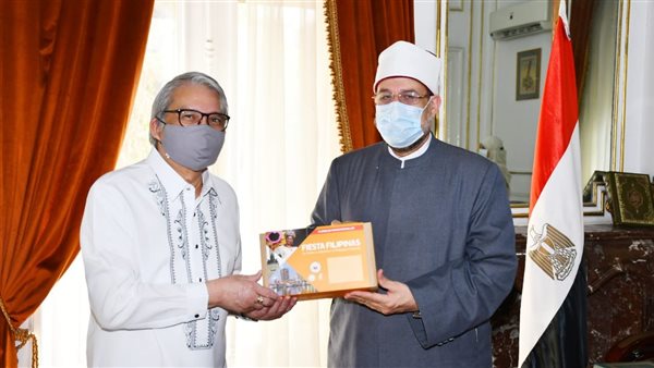 وزير الأوقاف وسفير