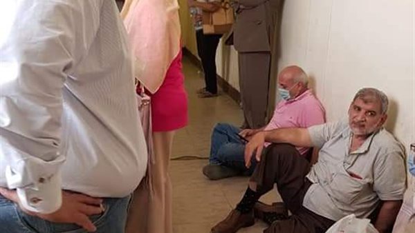 تجمع بسبب المعاشات