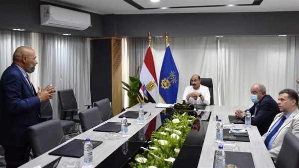 لقاء محافظ أسوان