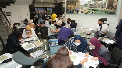 لليوم الثاني.. إقبال غير مسبوق على الشراء في مدينة 