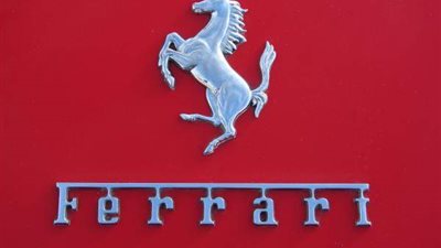 فيراري تستعد للتوسع في صناعة السيارات الكهربائية بتغييرات إدارية جديدة