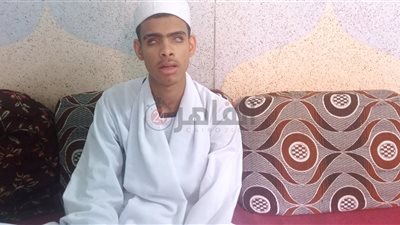 النور مكانه في القلوب.. منشد كفيف بقنا يضيء الظلام بحنجرته الذهبية: 