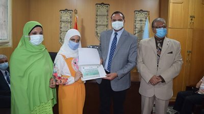 جامعة سوهاج تكرم الفائزين في المسابقة الدينية والثقافية بمركز نور البصيرة (صور)