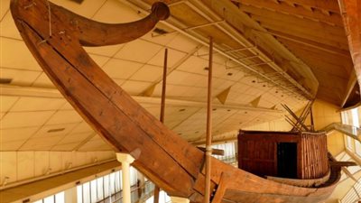 نكشف حقيقة نقل مركب خوفو من أهرامات الجيزة إلى المتحف المصري (خاص)