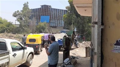 أهالي دسوق بكفر الشيخ ينقذون سيدة وابنتها قبل سقوط سيارتها في المصرف