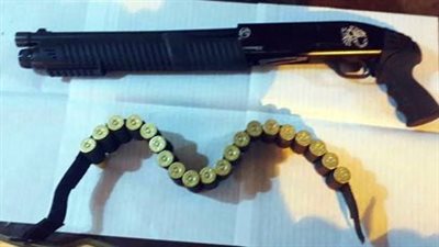 بقصد التباهي.. ضبط تاجر نشر صورته حاملًا بندقية خرطوش على 