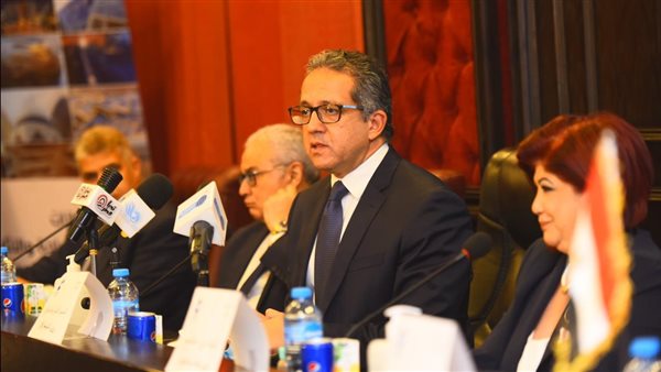 وزير السياحة والآثار