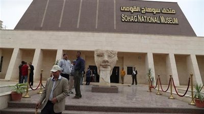 استفتاء شعبي على اختيار قطعة شهر ديسمبر بمتحف سوهاج القومي | صور