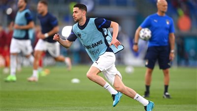 نزول لاعبي إيطاليا وتركيا إلى ملعب أولمبيكو لإجراء عمليات الإحماء