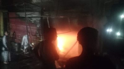 بسبب ماس كهربائي.. نشوب حريق بمحل أحذية بمدينة دشنا في قنا